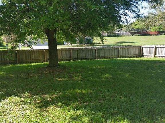3rd image of 125 Lombard Cir