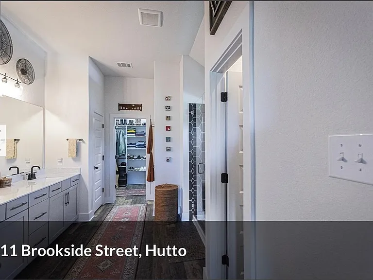 111 Brookside St — Photo 3