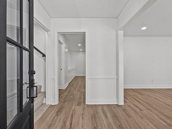 3rd image of 8011 Richmond Ave
