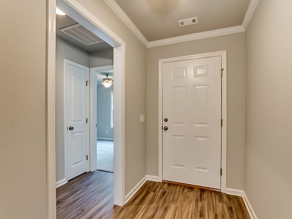 2nd image of 196 Bradford Cir