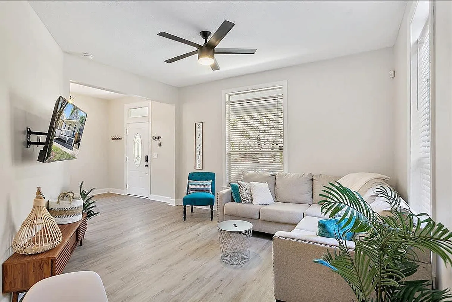 3 bed, 2.0 bath, 1259 sqft, $1,900 — Photo 1