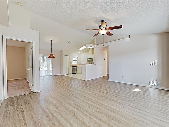5th image of 36 Ethan Allen Dr