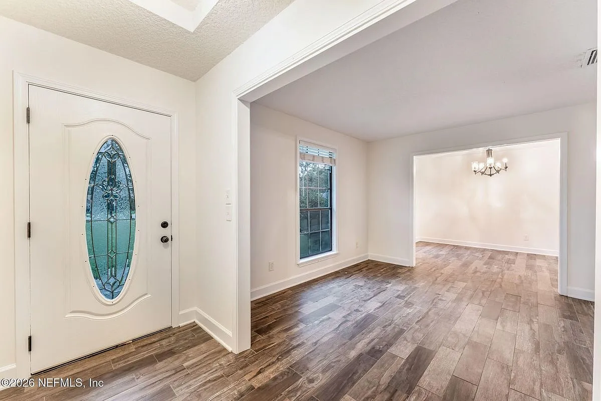 4 bed, 2.0 bath, 2018 sqft, $3,750 — Photo 4