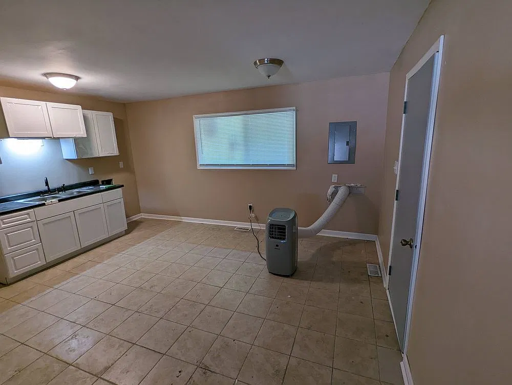 5 bed, 925 sqft, $1,300 — Photo 4