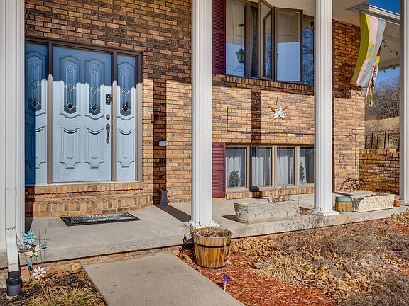 3rd image of 929 Nantucket Ave