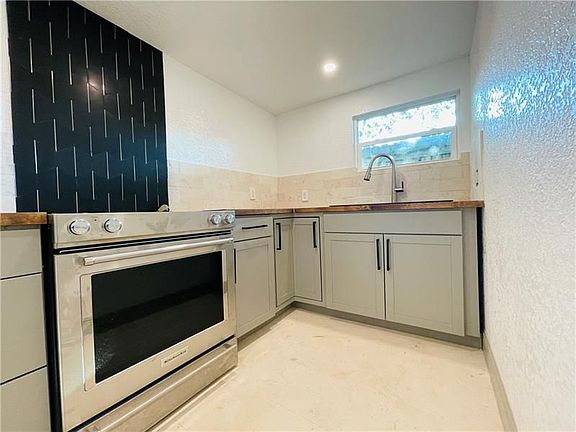 5th image of 1028 NE 36th St #2