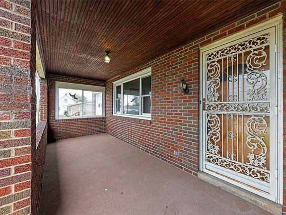3rd image of 1425 Jones St