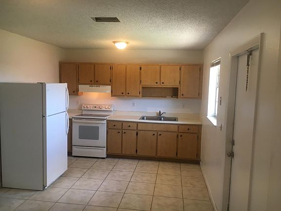 4th image of 3049 Jennings Ave
