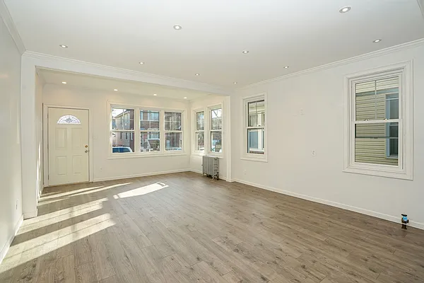 Sold by Suits Realty | media 14