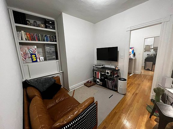 2nd image of 224 W 16th St APT 14