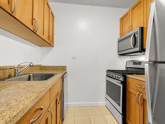 4th image of 35 W 33rd St #E9
