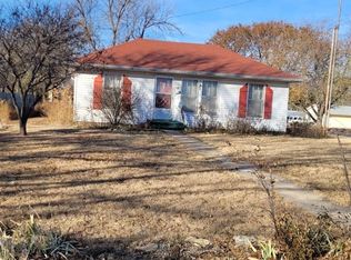 512 N 2nd St, Lincoln, KS 67455