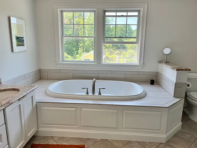 Primary bath soaking tub.
