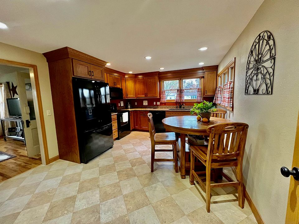 1804 Maple Way, Coggon, IA 52218 MLS 148340 Zillow