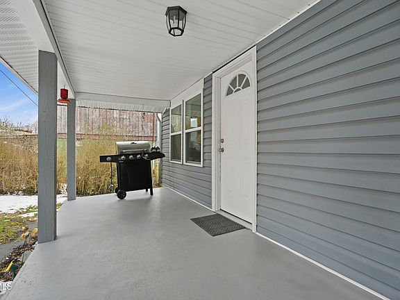 5th image of 327 W Highland St
