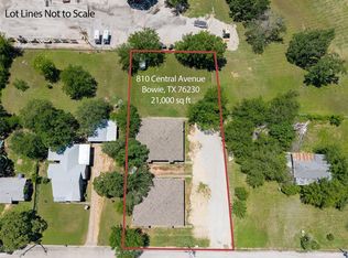 810 Central Ave, Bowie, TX 76230