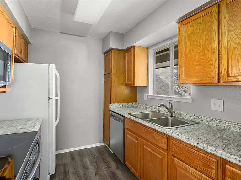 7313 Gulf Fwy — Photo 5