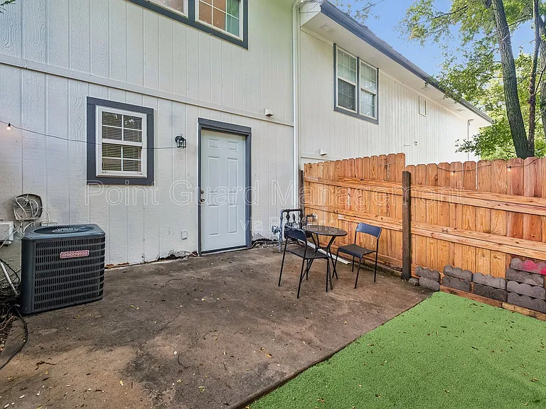 321 W South Ave — Photo 48