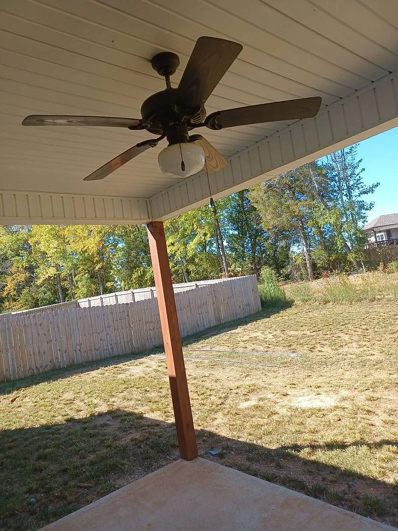 3 Bedroom 2 Bathroom Home! — Photo 2