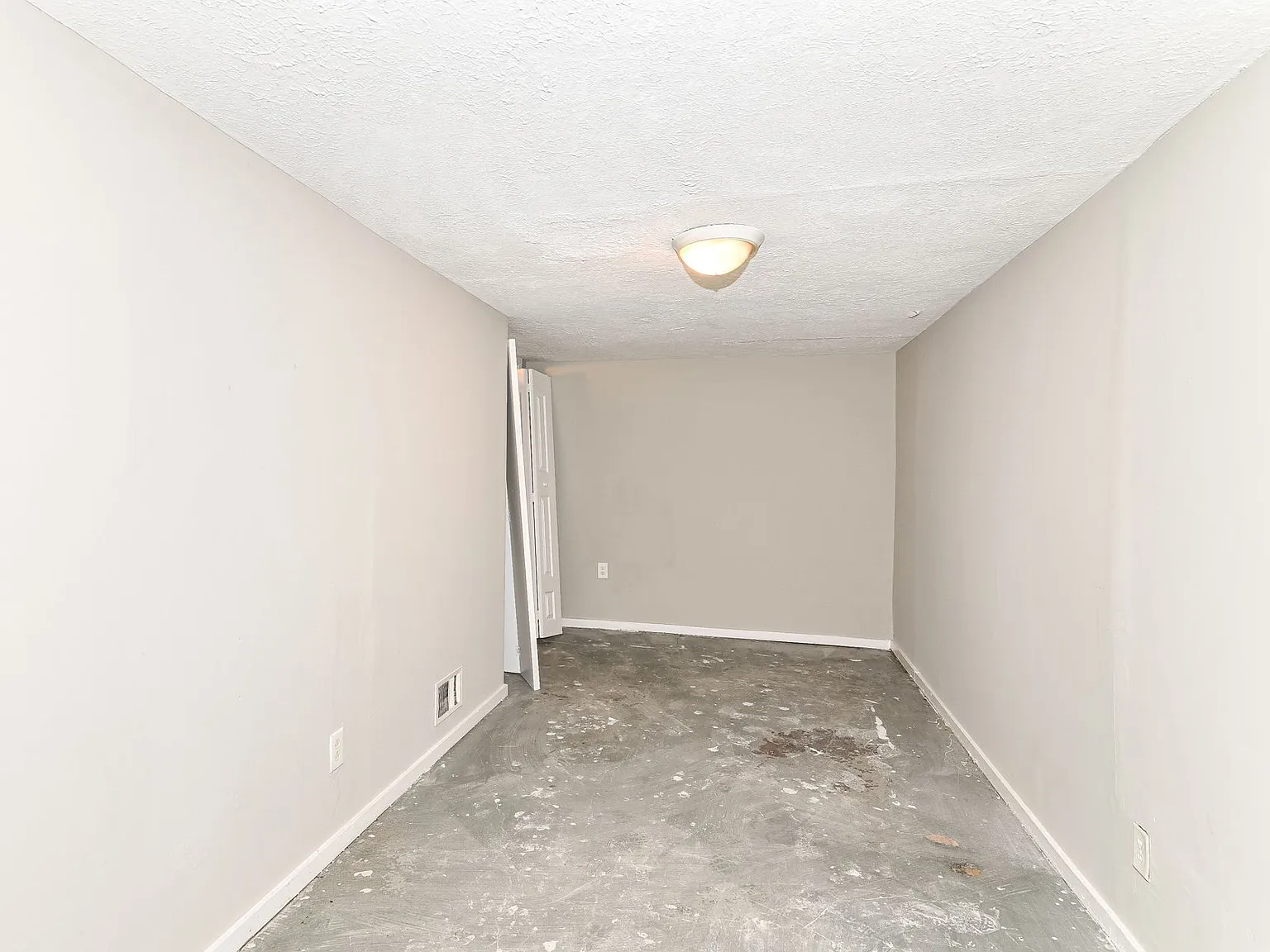 3 bed, 1.5 bath, 2352 sqft, $1,495 — Photo 4