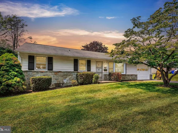 321 E Charlotte St, Millersville, PA 17551