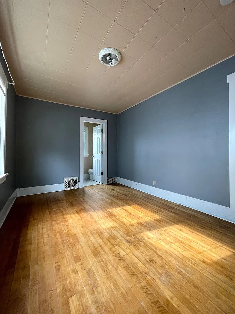 3 Bedroom Home in Weigent-Hogan Neighborhood Near UW-La Crosse — Photo 1