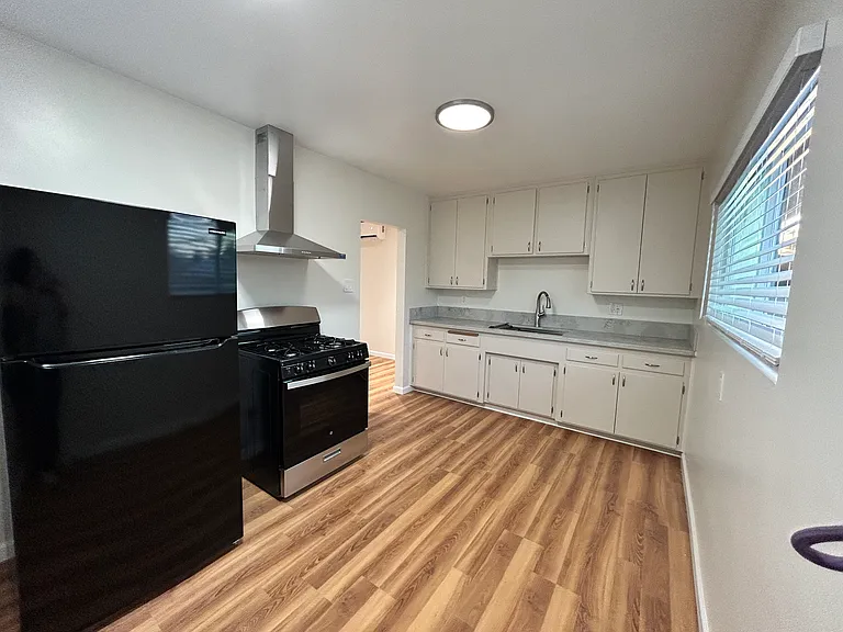 212 W Cypress St #5 — Photo 3
