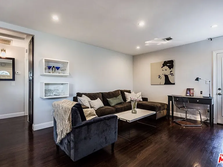 4409 Irvine Ave — Photo 11