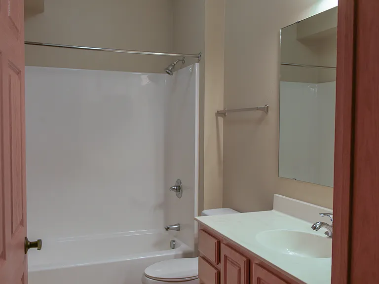 Bottineau Ridge Apartments — Photo 16
