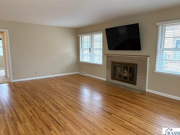 4th image of 510 W 10th St