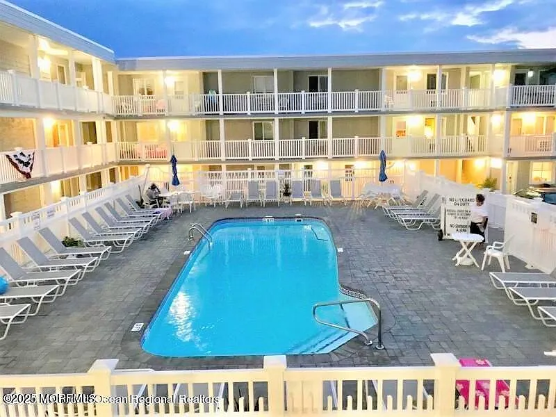 2 bed, 885 sqft, $2,800 — Photo 2