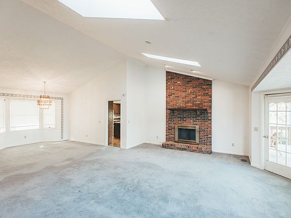 4th image of 431 Nichols Cir W