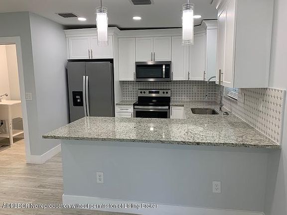 5th image of 425 E Lakewood Rd #1