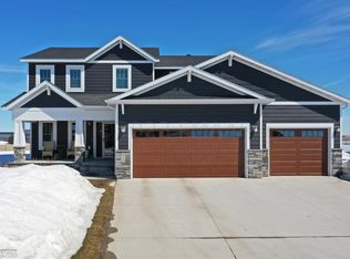 958 Albert Dr W, West Fargo, ND