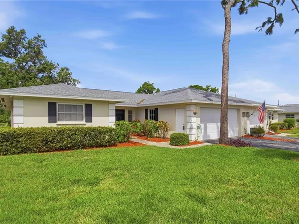 7354 W Country Club Dr N, Sarasota, FL 34243