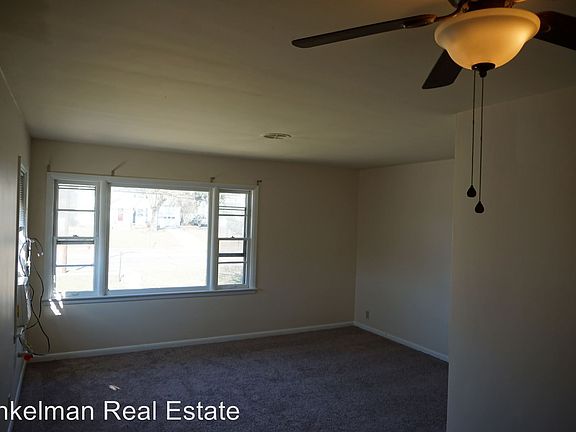 2nd image of 3202 Grand Ave
