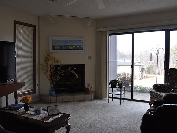 5th image of 102 Manor Dr