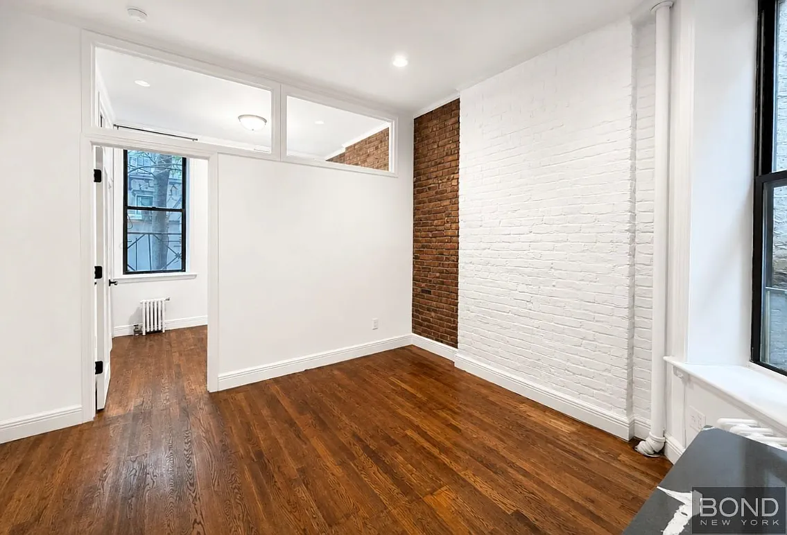 111 Avenue A — Photo 1