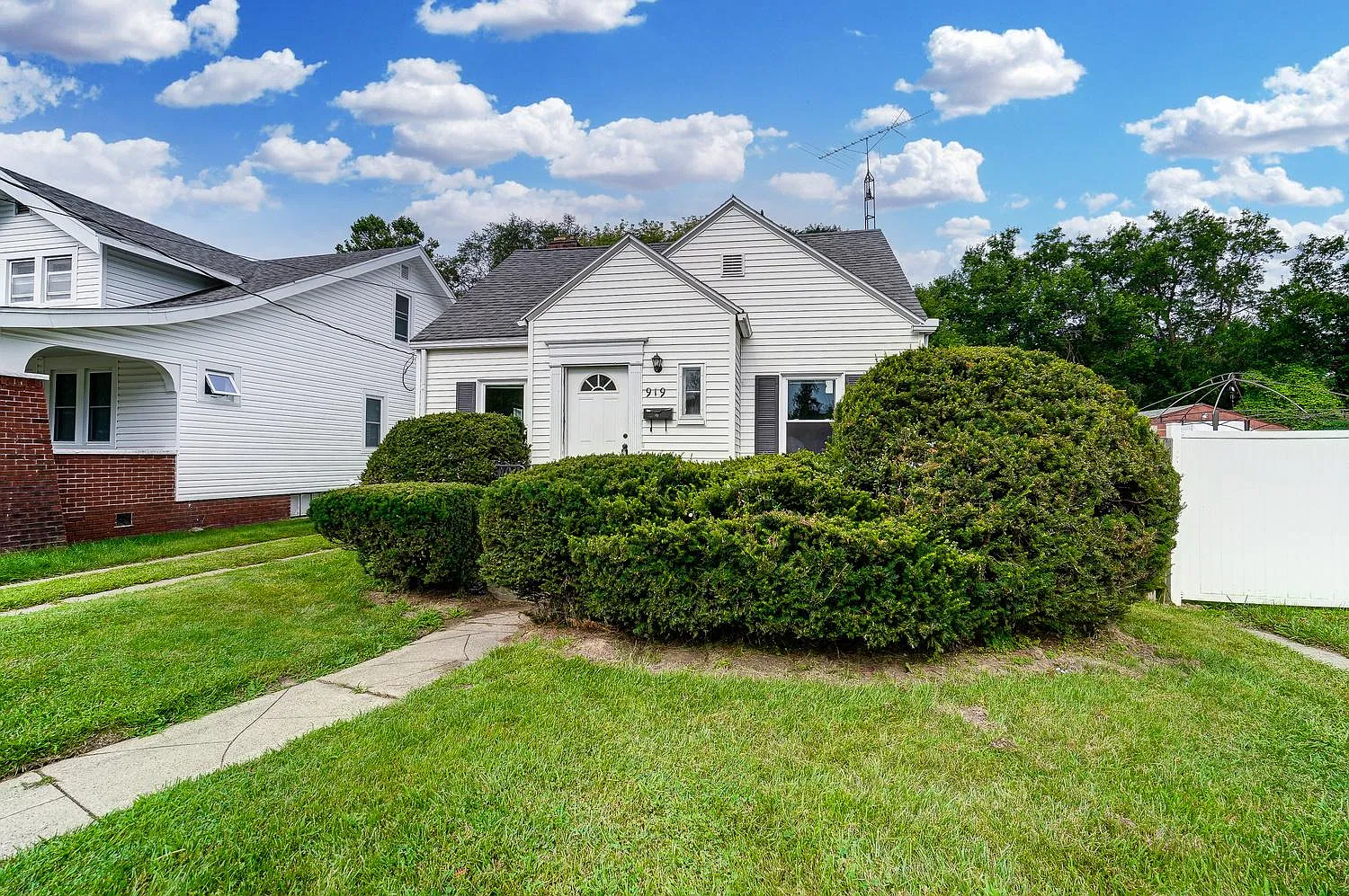 5 bed, 1800 sqft, $1,800 — Photo 3