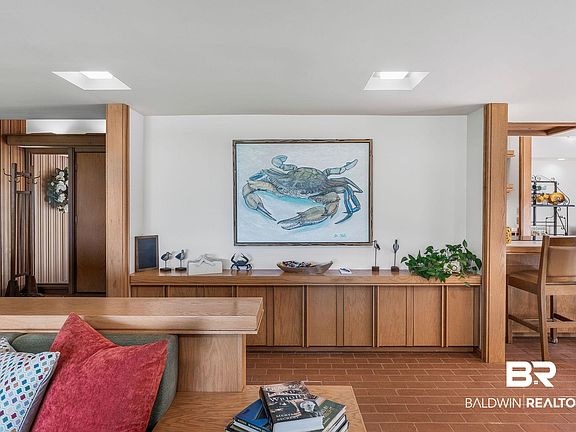 5th image of 23089 Main St