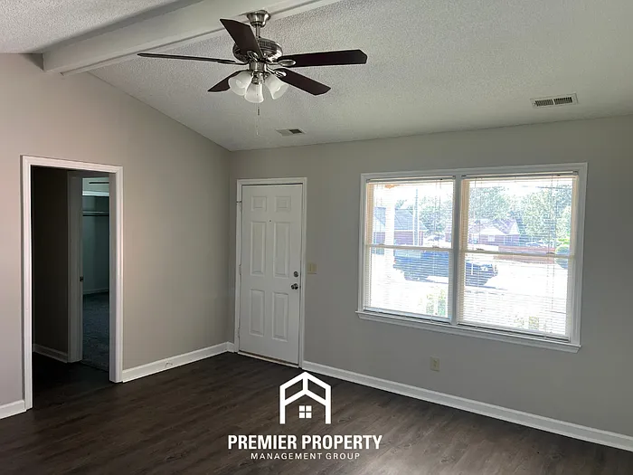 112 Eva Ct — Photo 2