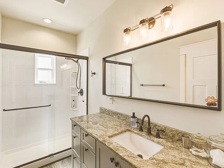 317 Meadow Dr — Photo 16