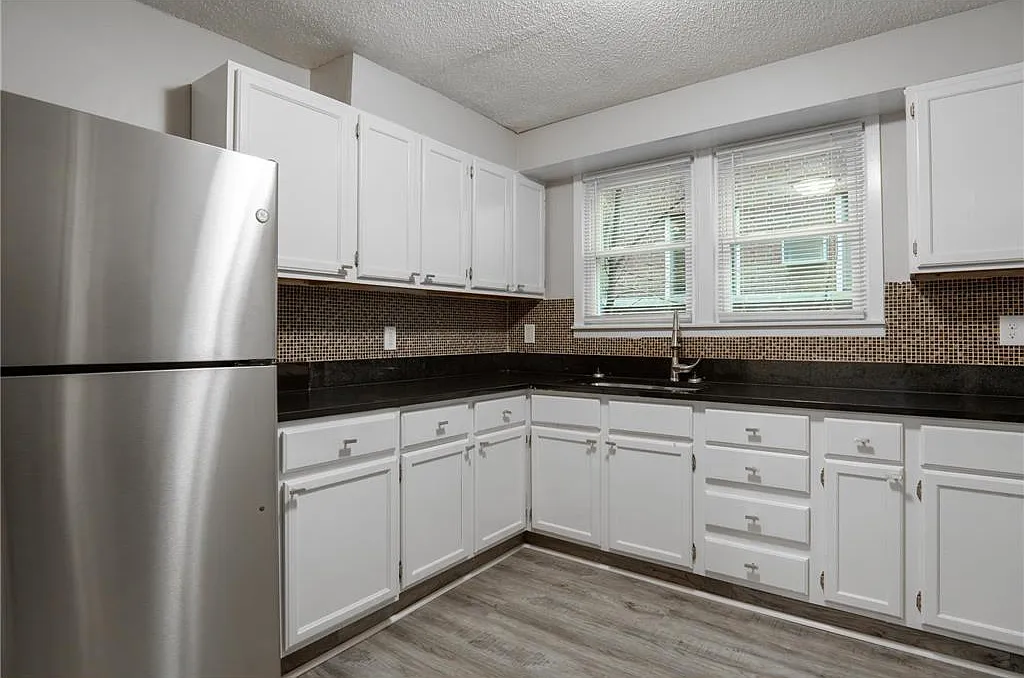 3 bed, 1092 sqft, $2,100 — Photo 4
