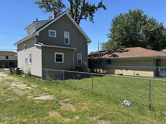 4th image of 2329 Seaman St