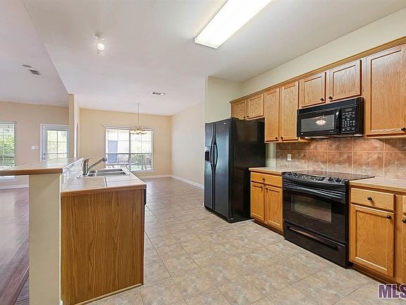 3rd image of 23928 Rosemont Ave