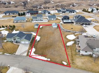 813 8th Ave NW, Valley City, ND 58072