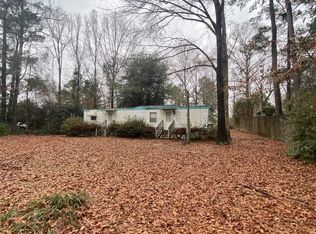 1864 James Loop Rd, Manning, SC 29102