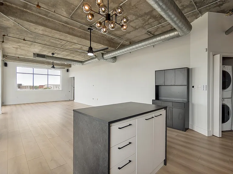 1001 Belleview St #408 — Photo 14