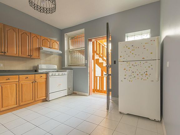 5th image of 551 W Belmont Ave Unit 2E