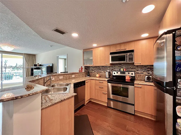 201 S Golden Isles Dr #306 — Photo 12